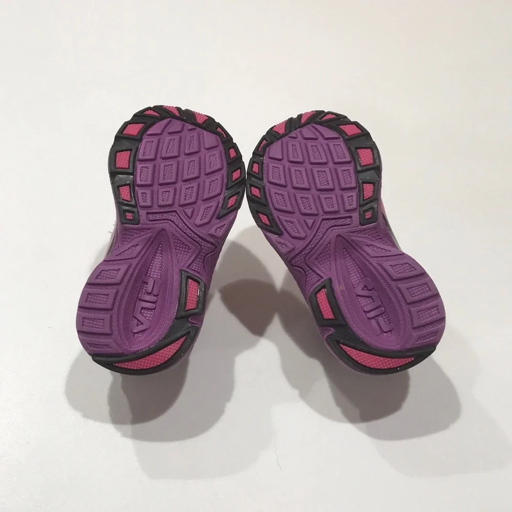 🌼🌼NWOT FILA Toddler Girl’s NWOT Purple/Silver Sneakers, size 7